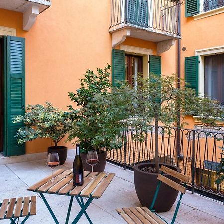 Apartament La Terrazza In Centro Werona Zewnętrze zdjęcie