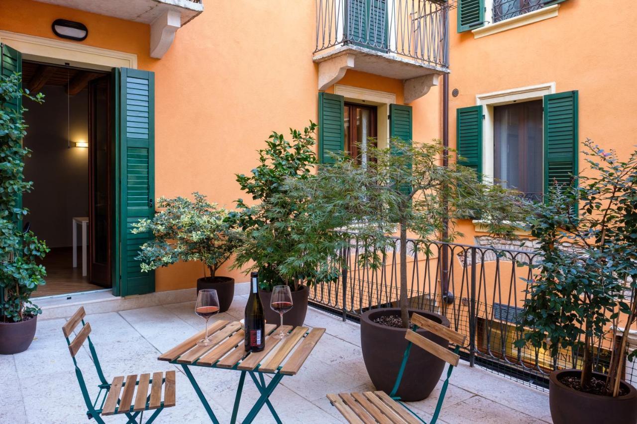 Apartament La Terrazza In Centro Werona Zewnętrze zdjęcie