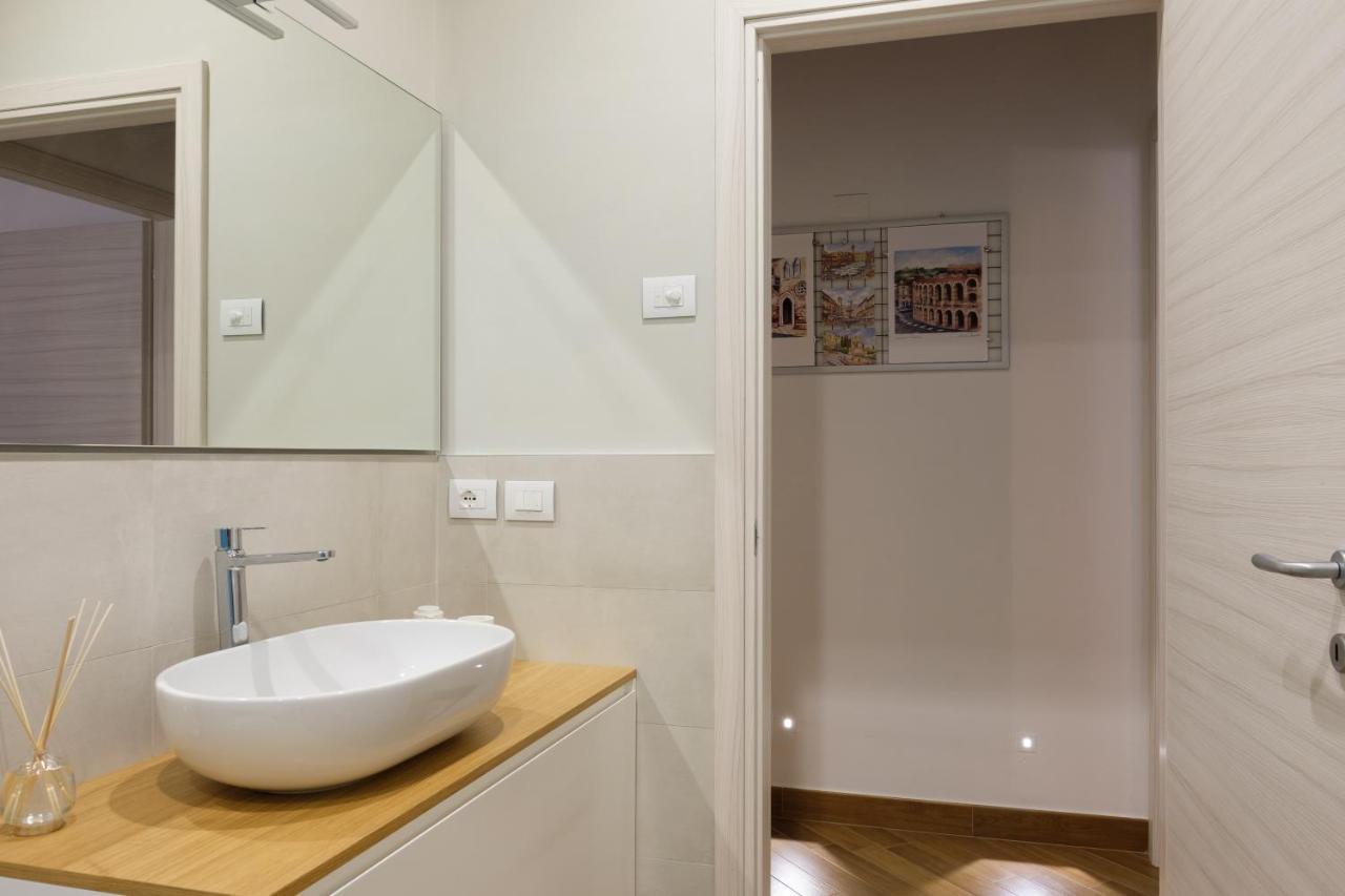 Apartament La Terrazza In Centro Werona Zewnętrze zdjęcie