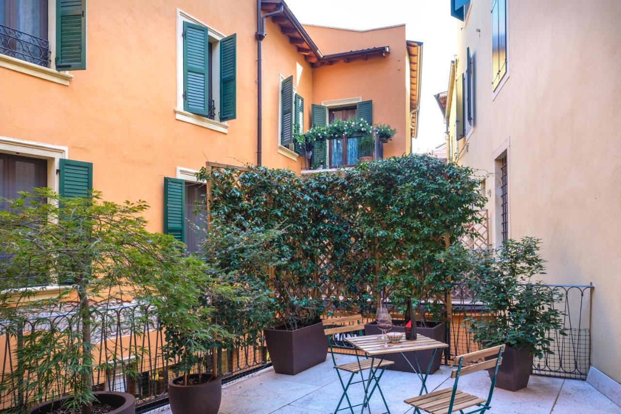 Apartament La Terrazza In Centro Werona Zewnętrze zdjęcie